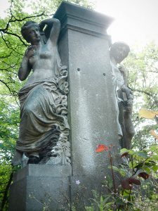 Statue on a grave in Paris
