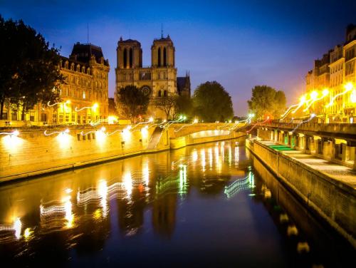 Notre Dame just before dawn